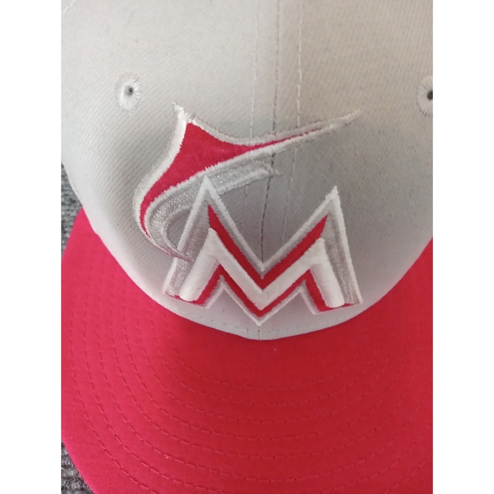 New Era 59 Fifty Miami Marlins Fitted 7 5/8 Embroidered Gray Hot Pink NWOT - Picture 1 of 15